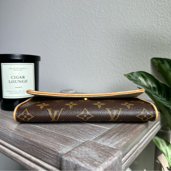 🌼 AUTHENTIC Louis Vuitton Pochette Twin PM
Crossbody 🌼 - Picture 7 of 12